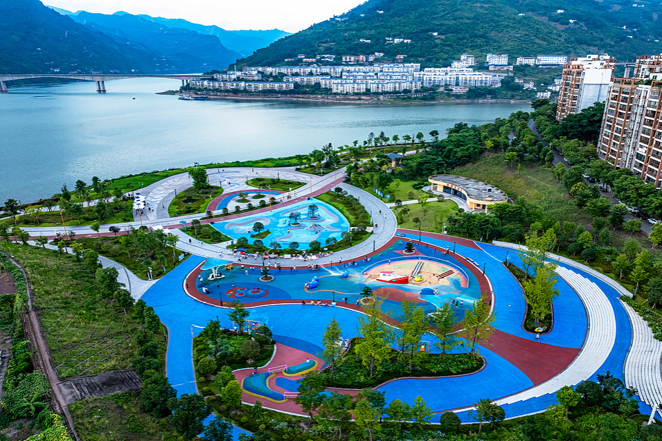 Posters: People's well-being key focus of Govt Work Report