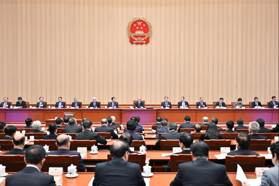 Presidium of China's annual legislative session holds 3rd meeting