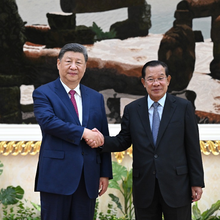 Xi meets Cambodian Senate President Hun Sen